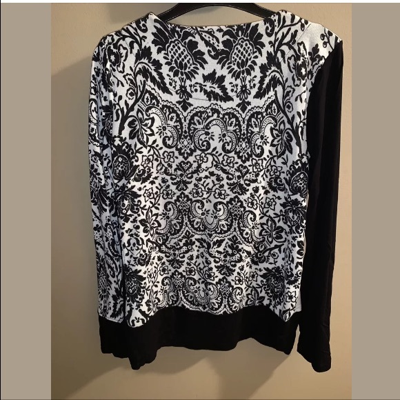 Ladies Black And White Sweater, Size Medium - Picture 2 of 3